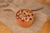 foto ricetta Zuppa di farro alle castagne, ceci e nocciole con chips di barbabietola 