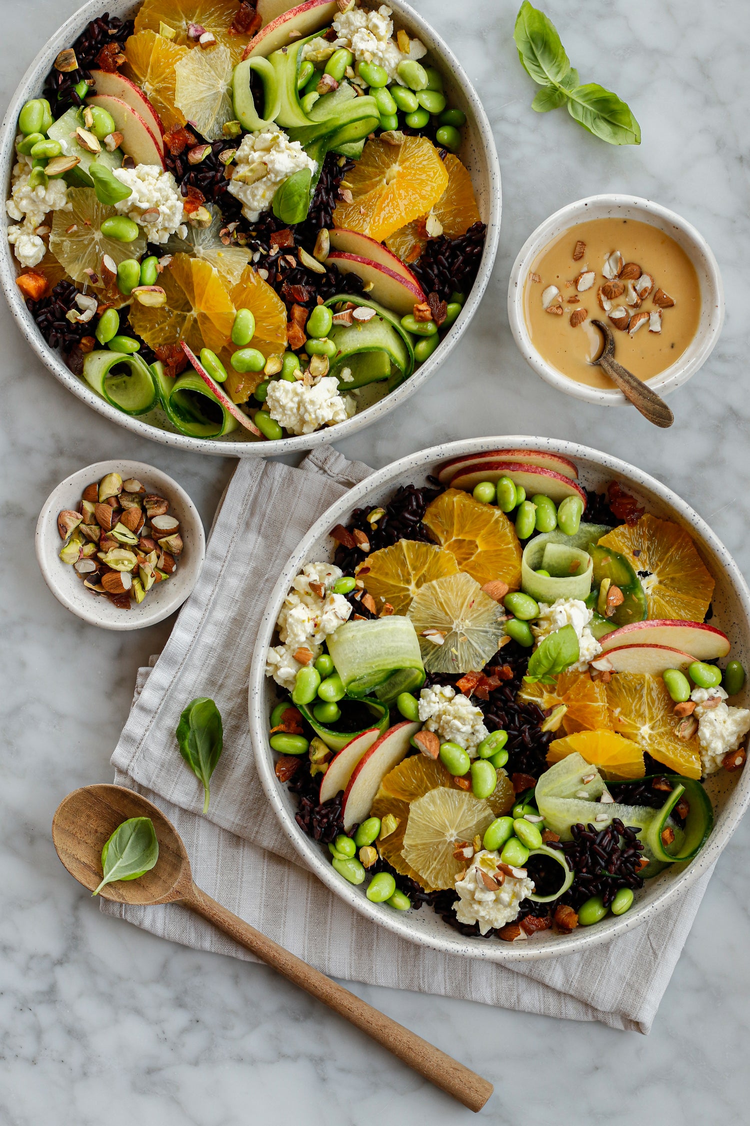 foto ricetta Insalata di Riso Nero colorata con agrumi, feta e salsa alle noci 