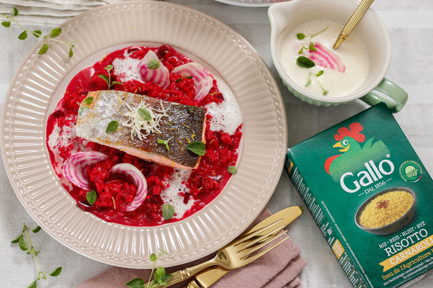 Rote Beete Risotto mit Meerrettich-Schaum und gebratener Lachsforelle 