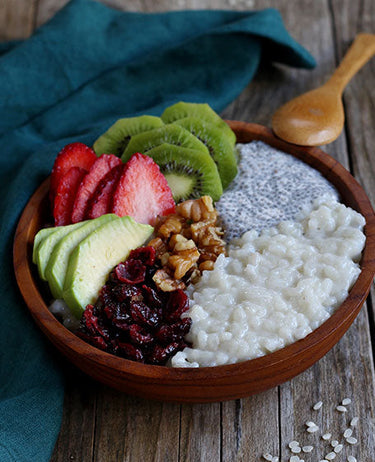 GACHAS DE ARROZ CON LECHE DE ALMENDRAS, CHÍA Y FRUTA FRESCA 