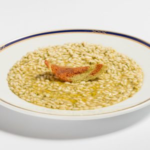 RISOTTO CARNAROLI CON CALDO DE CAPÓN, ALMENDRAS Y QUESO